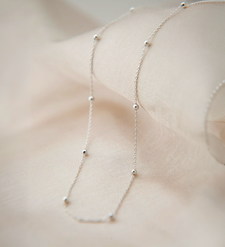 Dainty Satellite Chain Necklace in silver